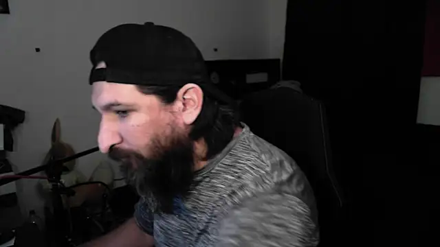 DevilPup75_: διαδικτυακό σόου στην κάμερα