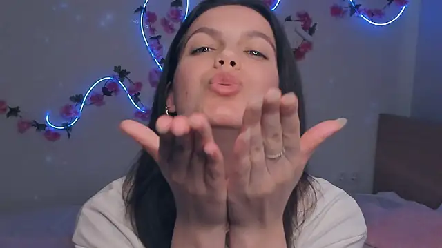 JuliannPaysour élő XXX-chatje