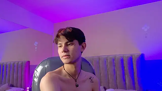 Derek_Sinn 即時 XXX 聊天