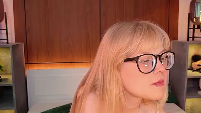 MoliQin's Live XXX Chat