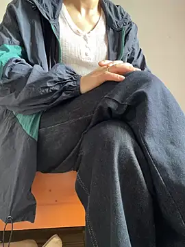 Sini-ii élő XXX-chatje