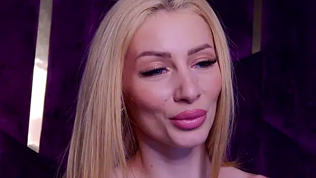 XXX chat uživo modela AngieShae