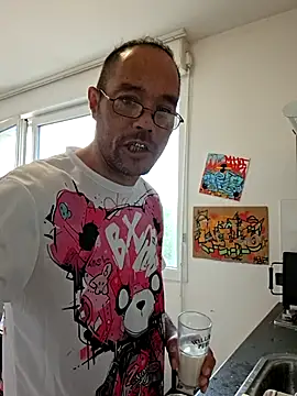 Czat XXX na żywo – Mr_Graffitimile