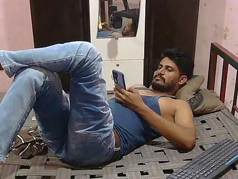 Chat +18 de HotXKrish ao vivo