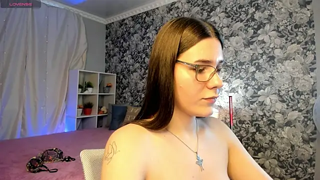 Coraline_kitty Webcam Show