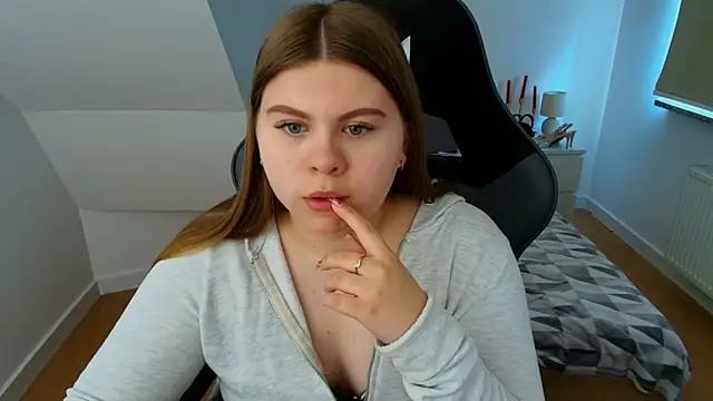 AbbyLuxee: онлайн-секс-чат
