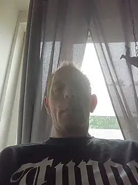 040CamBoy040 Show in webcam