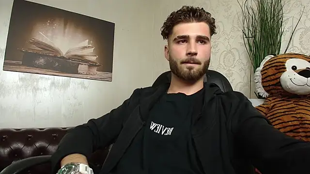 KyloEast Webcam show