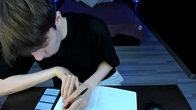 XXX chat uživo modela MarkBranston