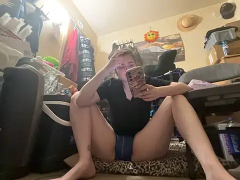 Snowbunnycake_131's Webcam Show