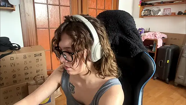 XXX chat uživo modela PillowPeachX