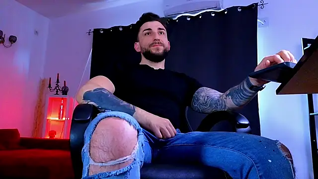 MightyAaron66 Show in webcam