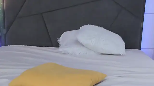 Živý XXX chat HollyTailors