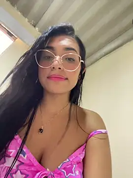 Chat +18 de Linda_Saenz_ ao vivo