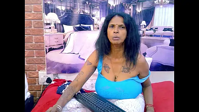IndianVanya4u2u's Live XXX Chat