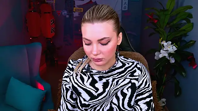 Chat +18 de HyileyClark ao vivo