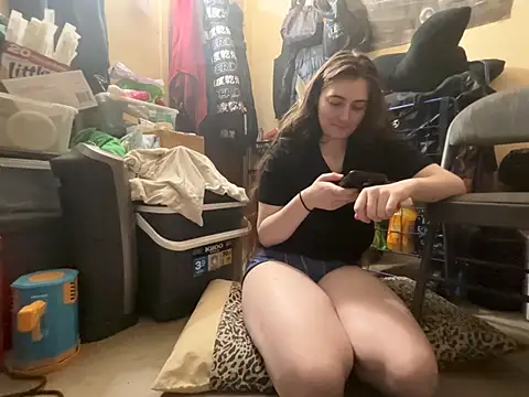 Snowbunnycake_131's Live XXX Chat