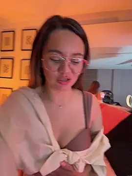 XXX chat uživo modela Sky_Junne