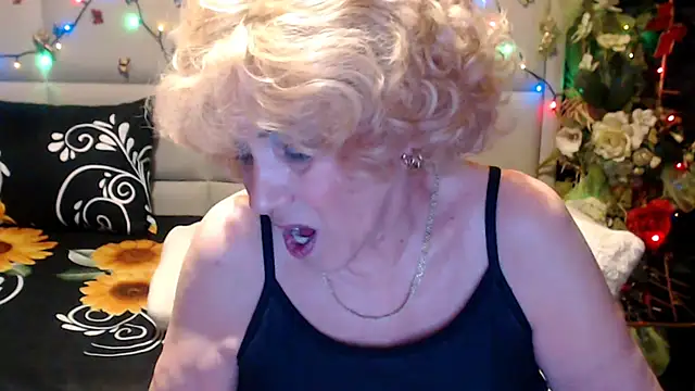 HappyWomanOn's Webcam Show