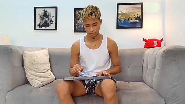 GOLD_BOYS live XXX chat