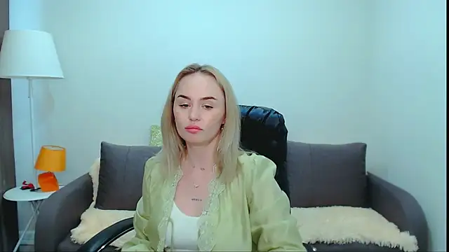 LiluMoon__ Adlı Modelin Canlı XXX Sohbeti