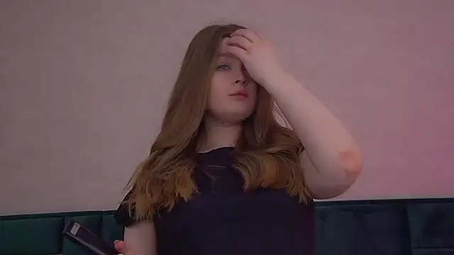 CrystalLyons live XXX chat