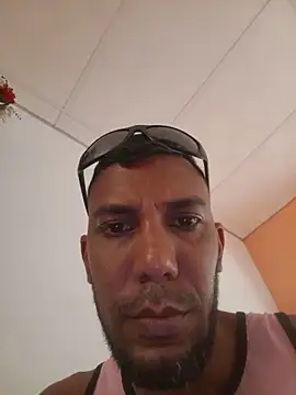UnreadyChutzpa's Live XXX Chat