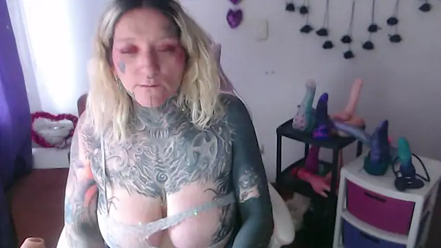SLOPPYTITSS élő XXX-chatje