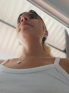 XXX chat uživo modela Pretty_roxxyy
