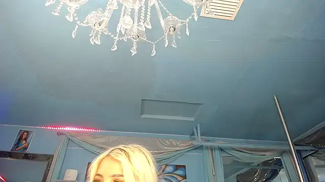 ADRIANNA_FOX Adlı Modelin Canlı XXX Sohbeti