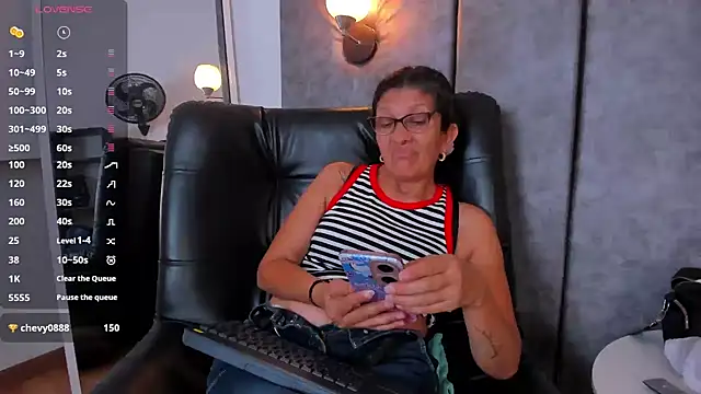 دردشة Keyla_Milf الجنسية المباشرة