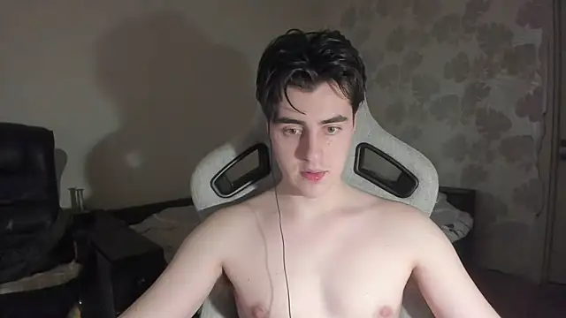Knuckles17 Show in webcam