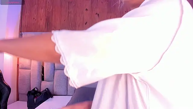 miia_reeves_'s Live XXX Chat