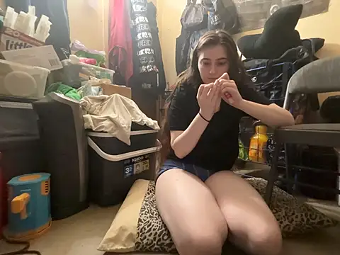 Snowbunnycake_131's Webcam Show