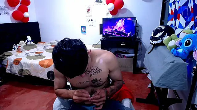 freddy_romas' Live XXX Chat