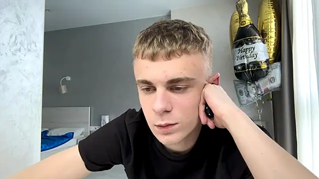 Show modela SoloFury na web-kameri
