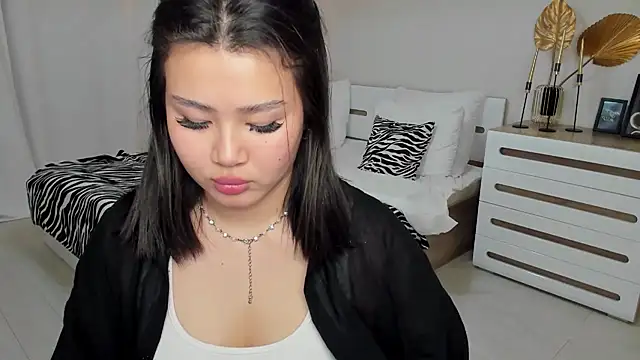 Živý XXX chat Brunette_Charm