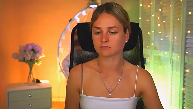 Chat +18 de DeboraLarson ao vivo