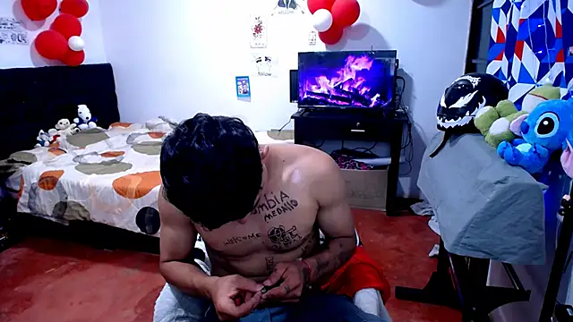 Chat +18 de freddy_romas ao vivo
