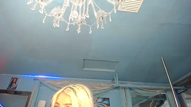 ADRIANNA_FOX élő XXX-chatje