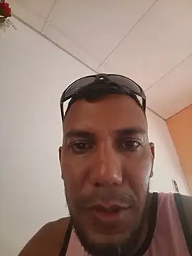 UnreadyChutzpa Chat XXX in diretta
