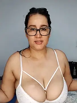Chat +18 de keilymadam ao vivo