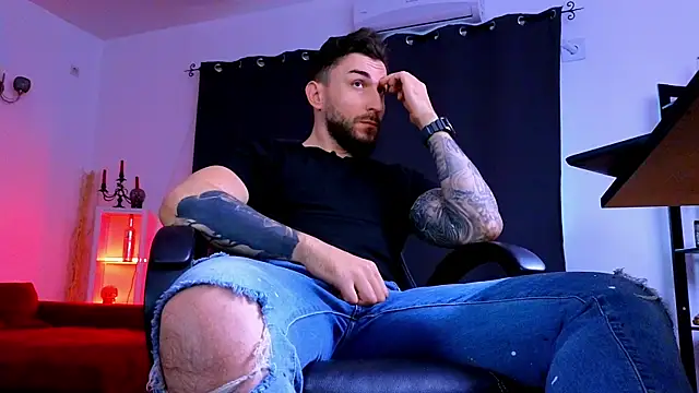MightyAaron66 Live XXX-Chat
