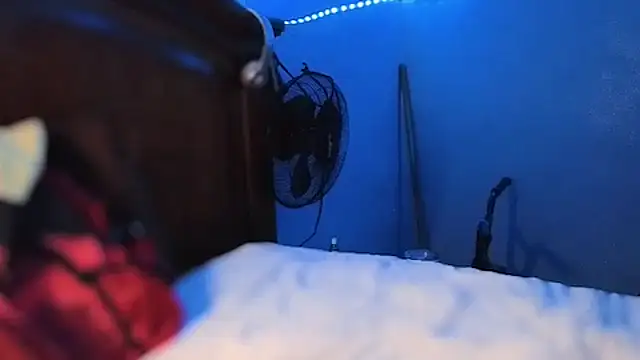 Ilovepussy1911のライブXXXチャット