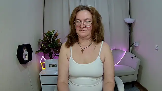 HolyMilfa's Live XXX Chat