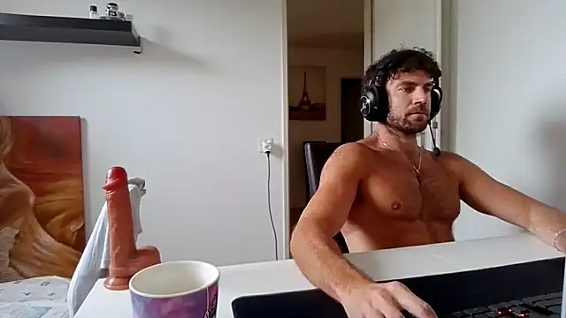Show modela alpha-hunk na web-kameri
