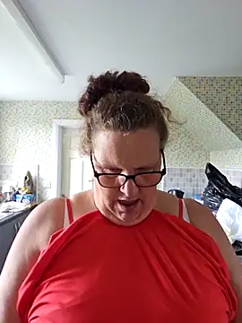 MissQueenBeex élő XXX-chatje