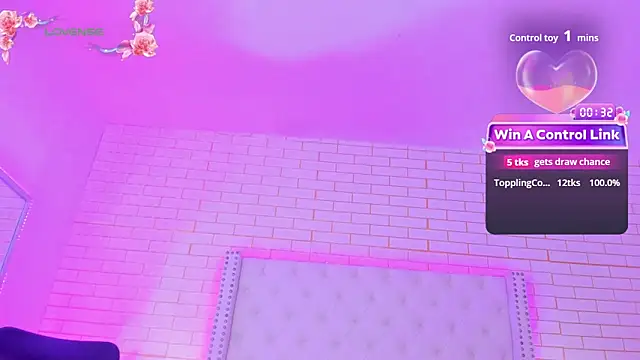 Coco_Balenciaga_ Show in webcam