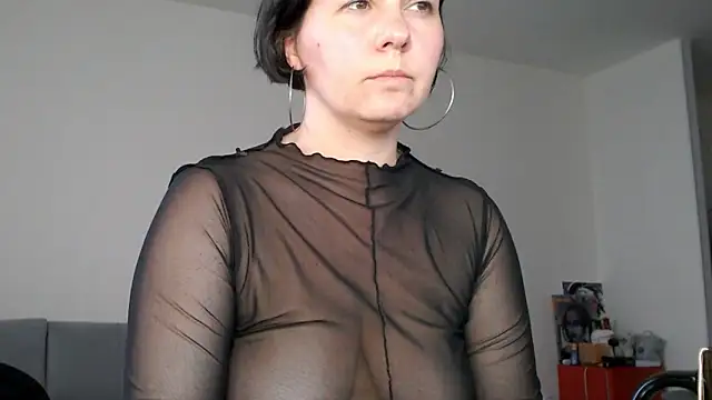 M1ssShyMira Chat XXX in diretta