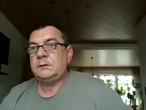 Nobbie444: διαδικτυακό σόου στην κάμερα